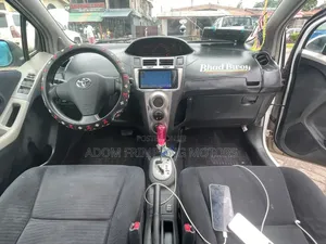Toyota Vitz 2010 White