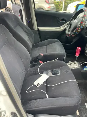 Toyota Vitz 2010 White
