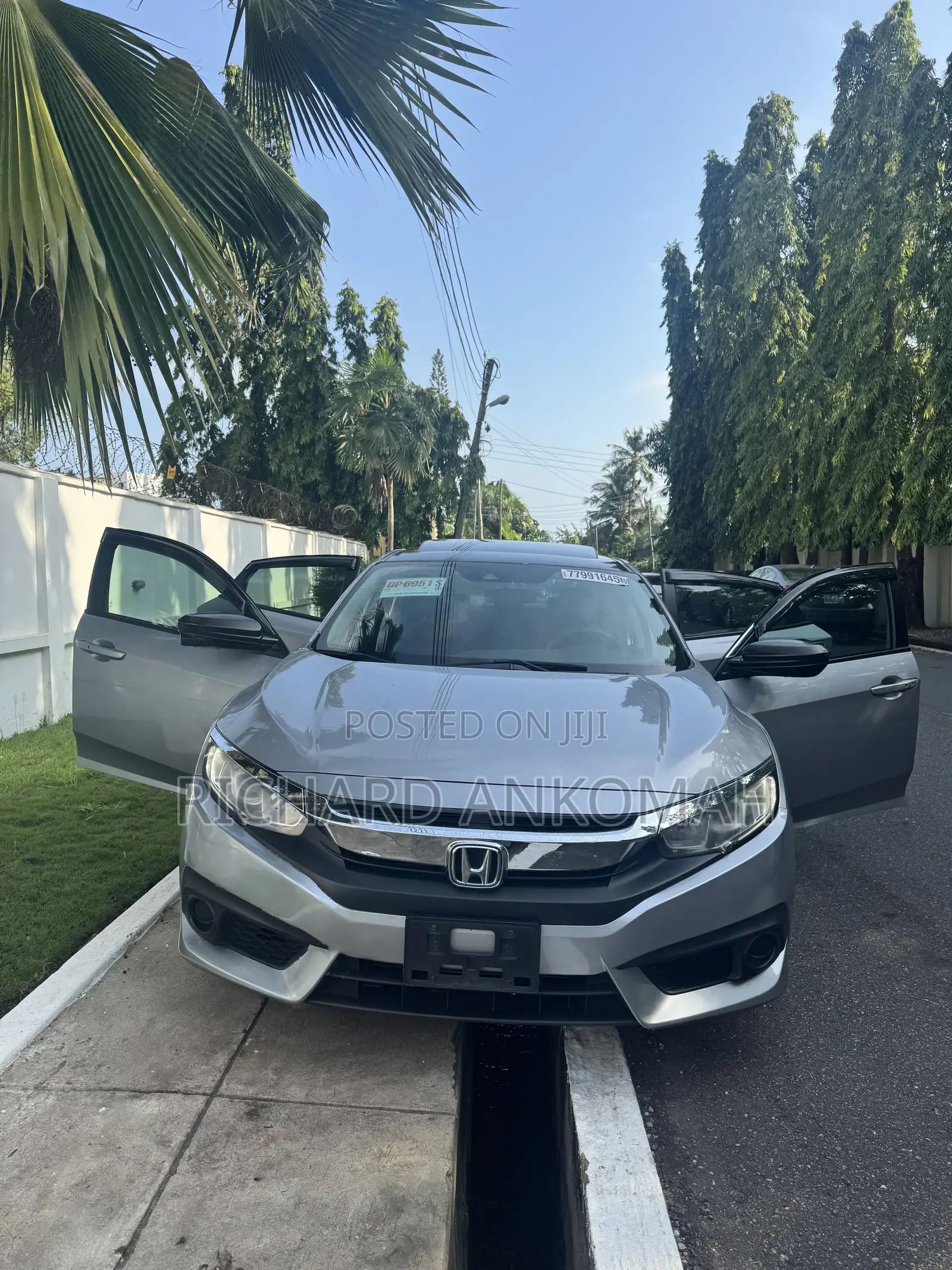 Honda Civic EX 4dr Hatchback (1.5L 4cyl) 2017 Gray