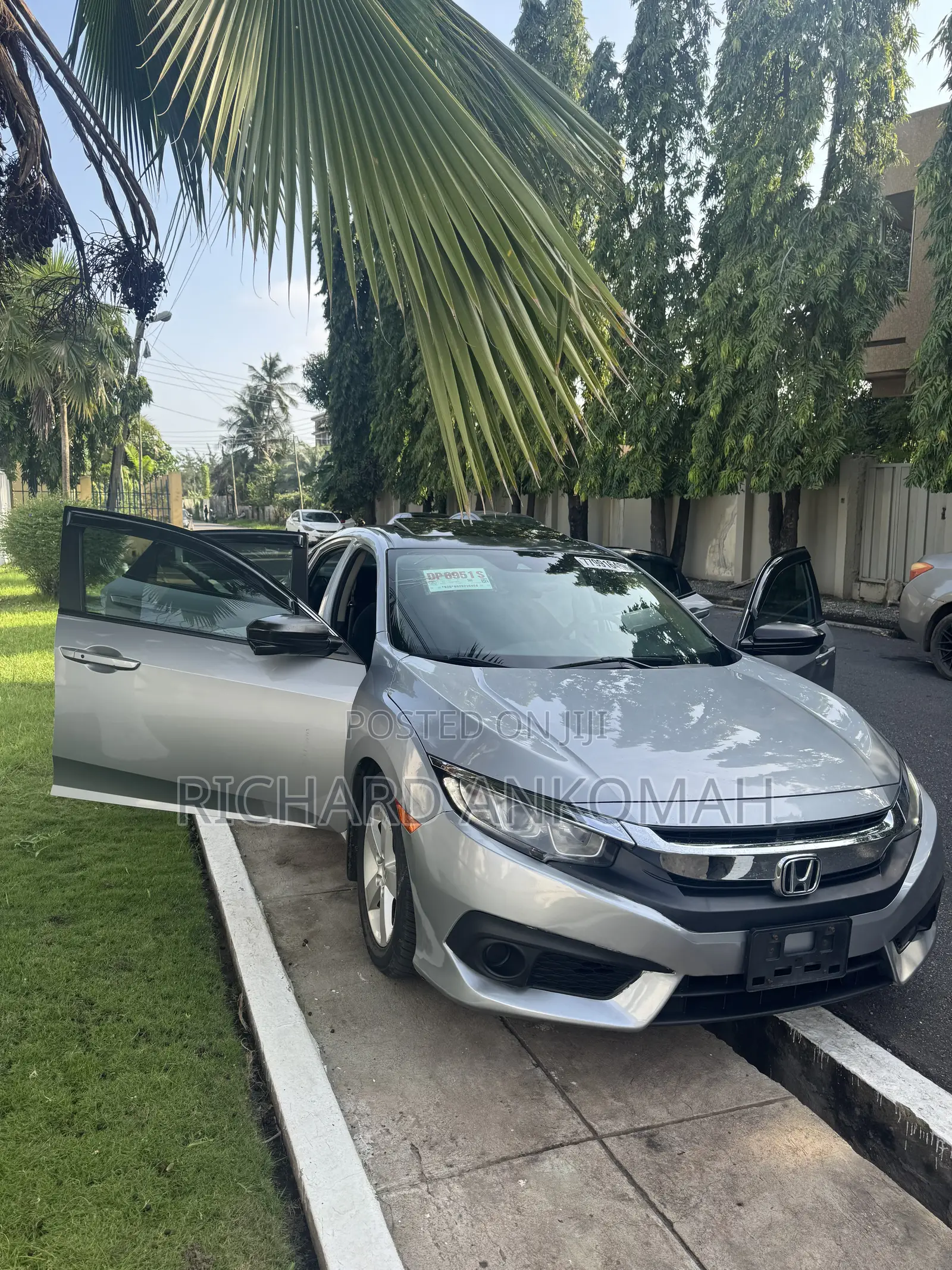 Honda Civic EX 4dr Hatchback (1.5L 4cyl) 2017 Gray