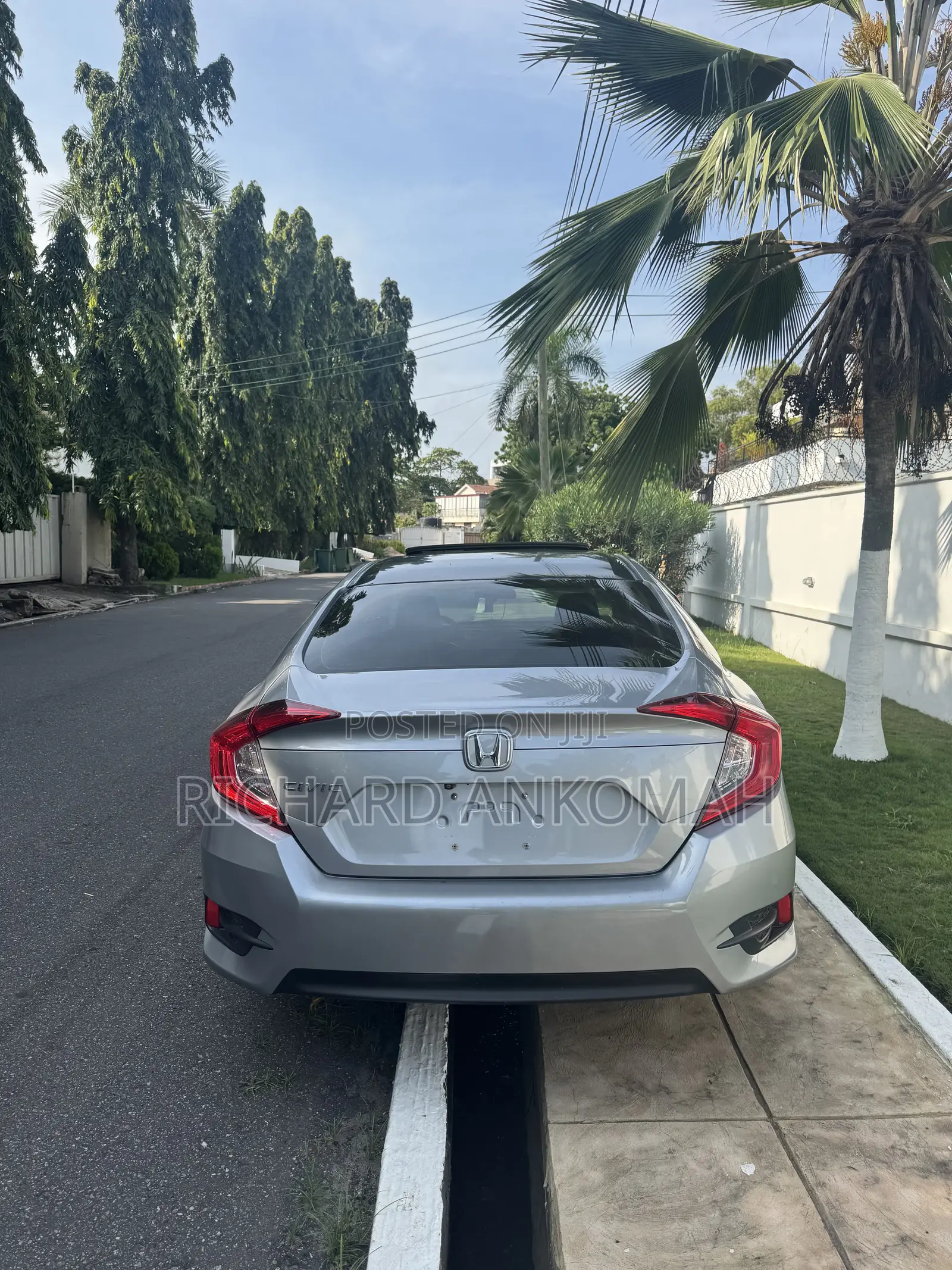Honda Civic EX 4dr Hatchback (1.5L 4cyl) 2017 Gray