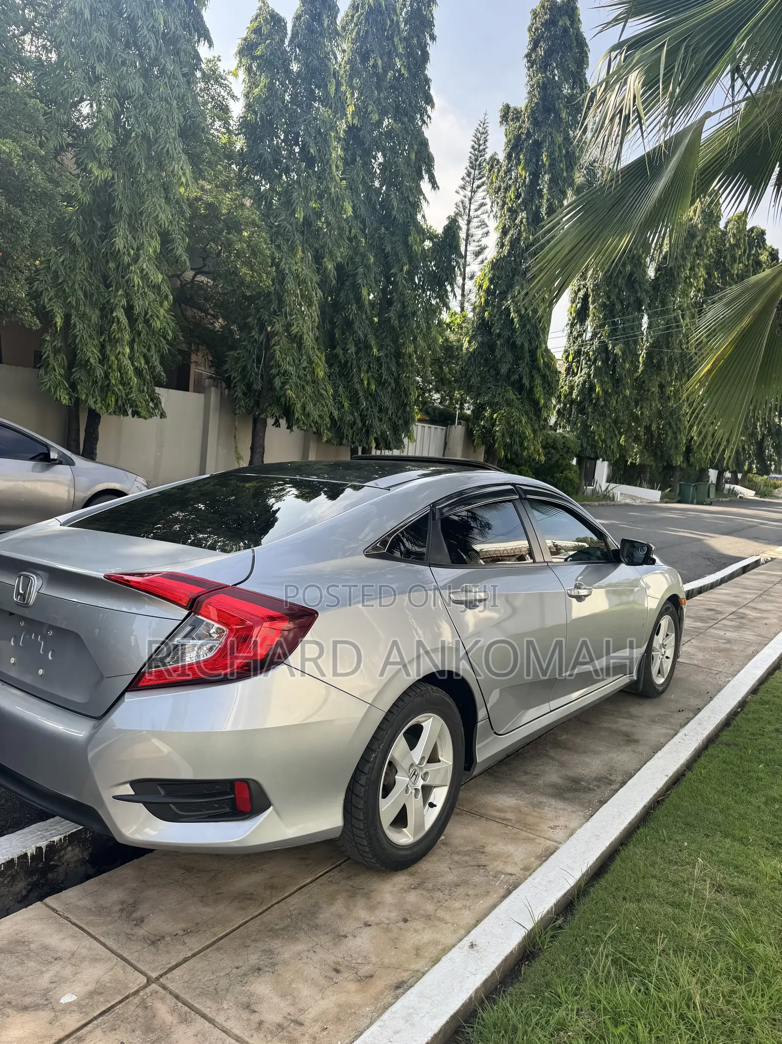 Honda Civic EX 4dr Hatchback (1.5L 4cyl) 2017 Gray
