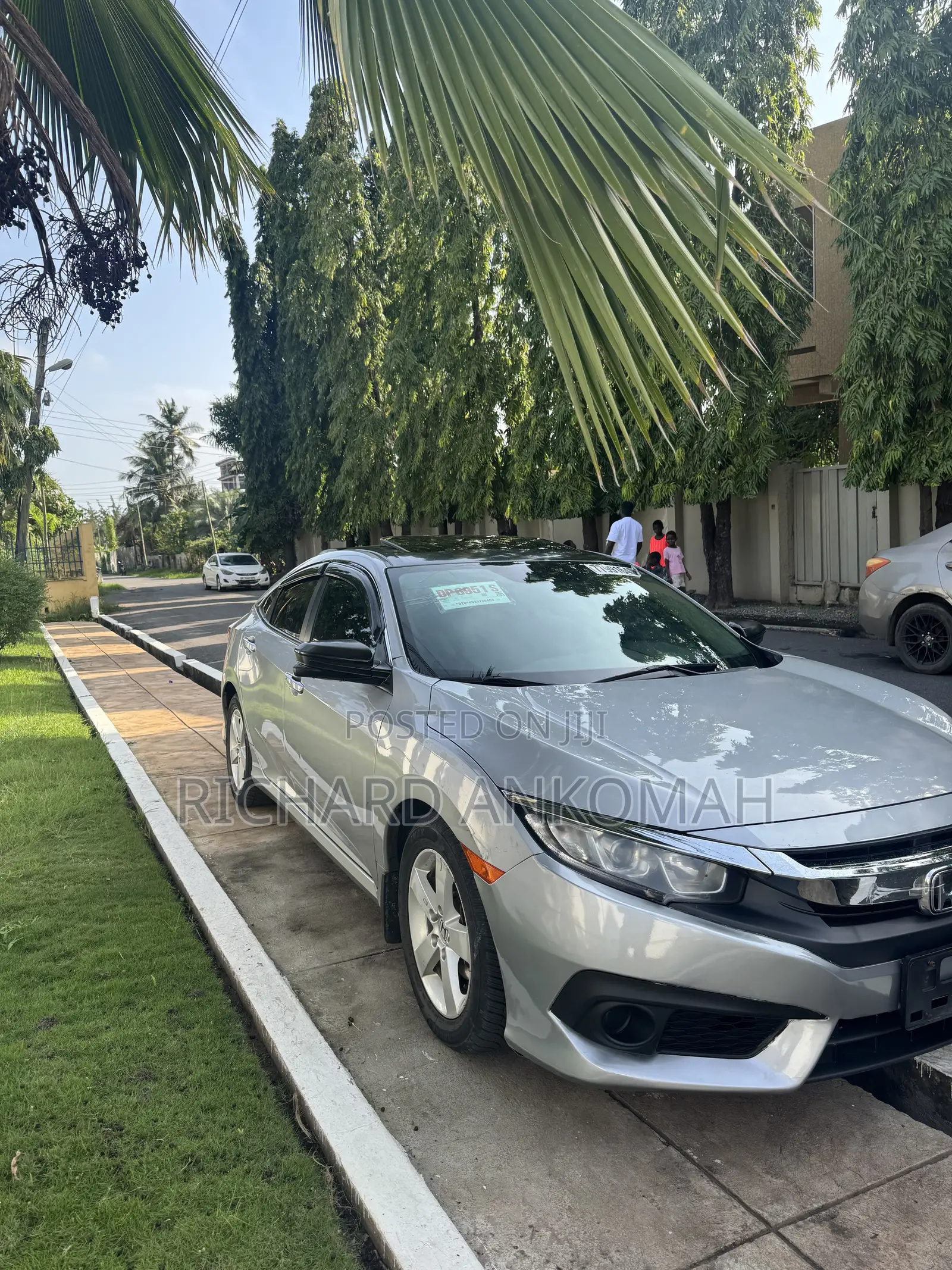 Honda Civic EX 4dr Hatchback (1.5L 4cyl) 2017 Gray