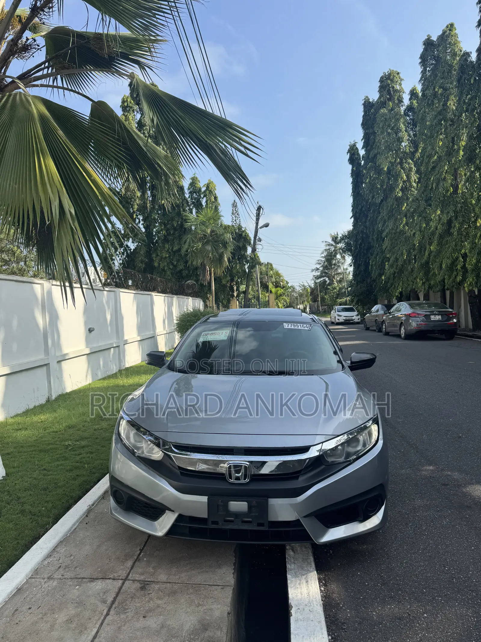 Honda Civic EX 4dr Hatchback (1.5L 4cyl) 2017 Gray
