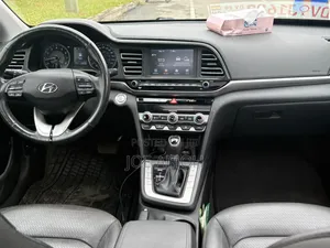 Hyundai Elantra 2019 White