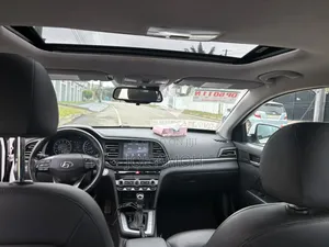 Hyundai Elantra 2019 White