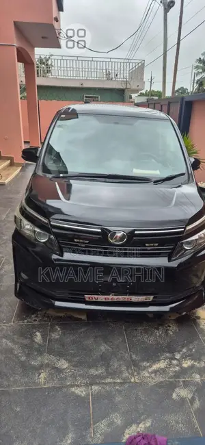 Toyota Voxy X 2WD 8-Seater 2014 Black