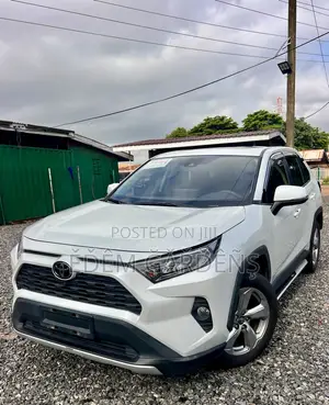 Toyota RAV4 2021 White