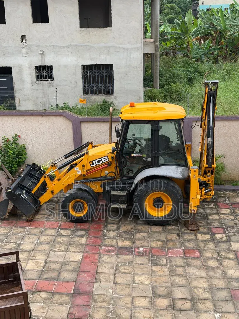 JCB Backchole