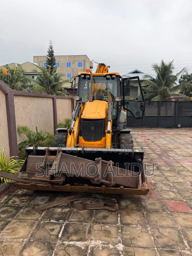 JCB Backchole