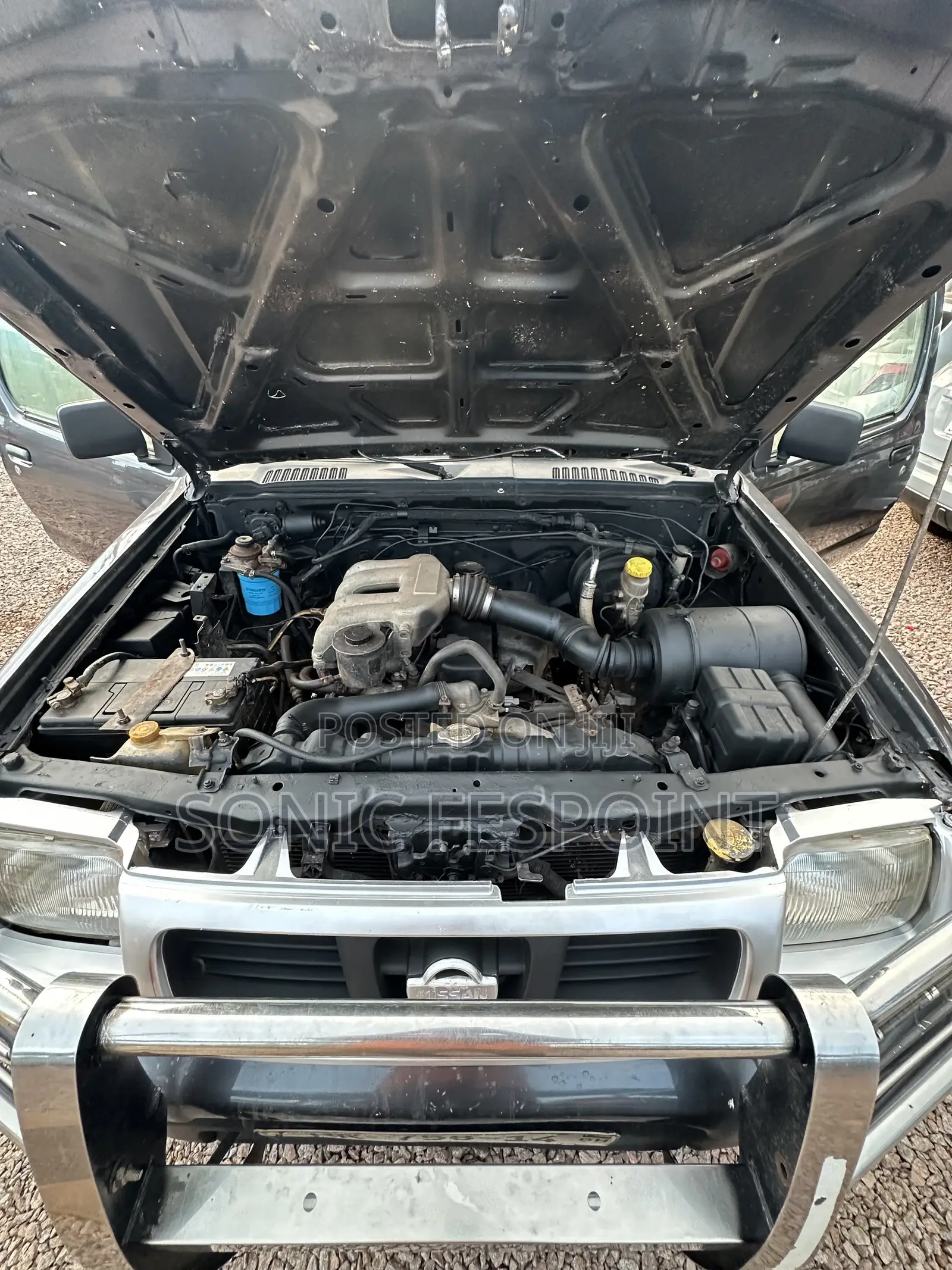 Nissan Hardbody 2002 Gray
