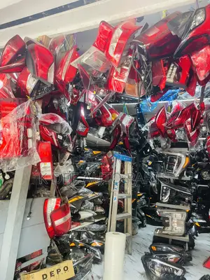 Dealers in Headlight and Taillights,both Used and New One