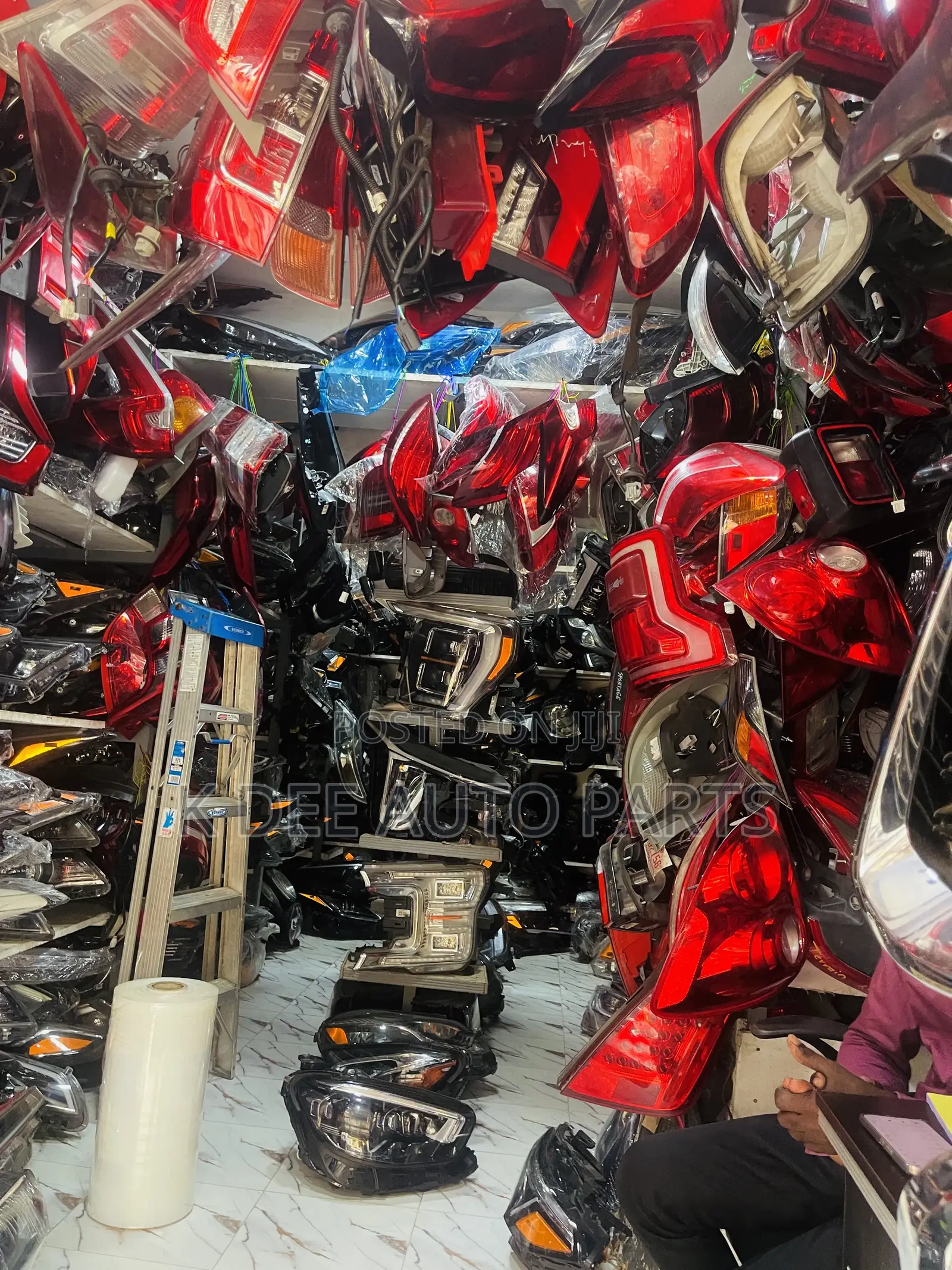 Dealers in Headlight and Taillights,both Used and New One