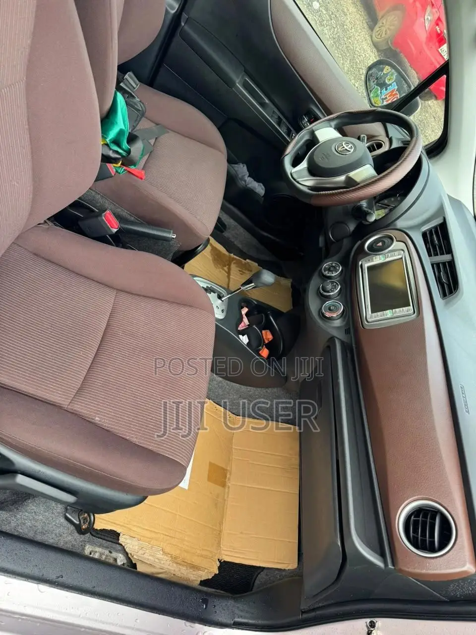 Toyota Vitz 2013 Silver