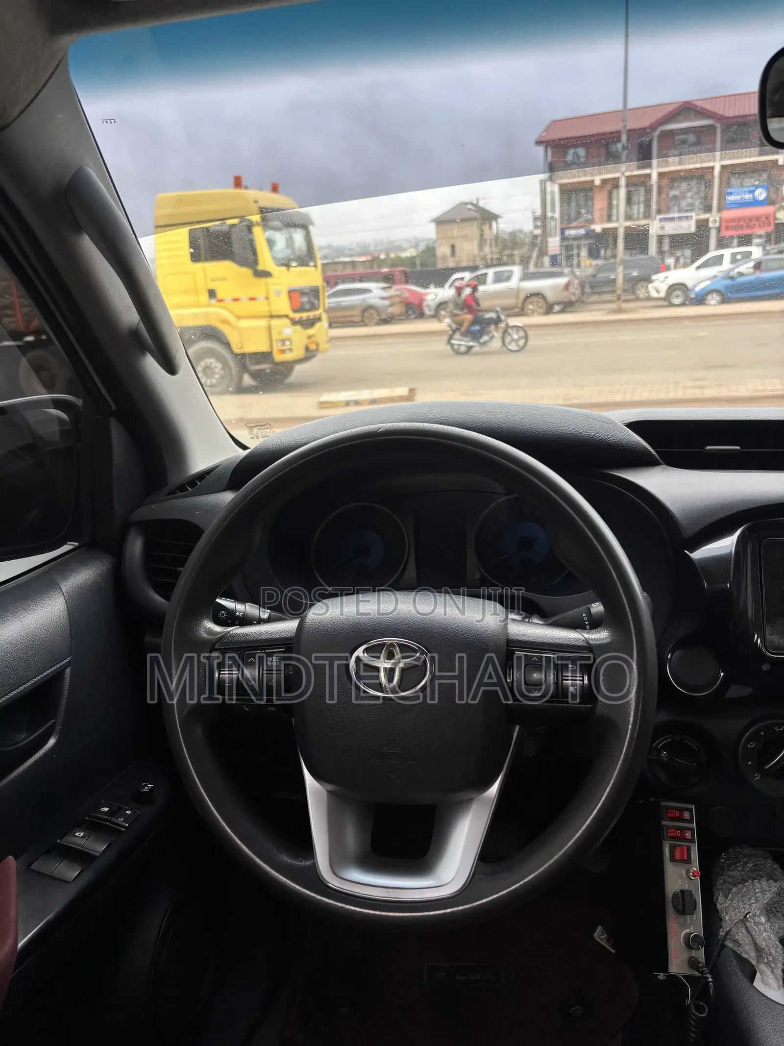 Toyota Hilux Revo Smart Cab Petrol 2.7 RWD 2020 White