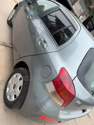 Toyota Vitz 2010 Silver