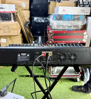 Yamaha YS16 16 Channels Powered Mixer With DSP Effects