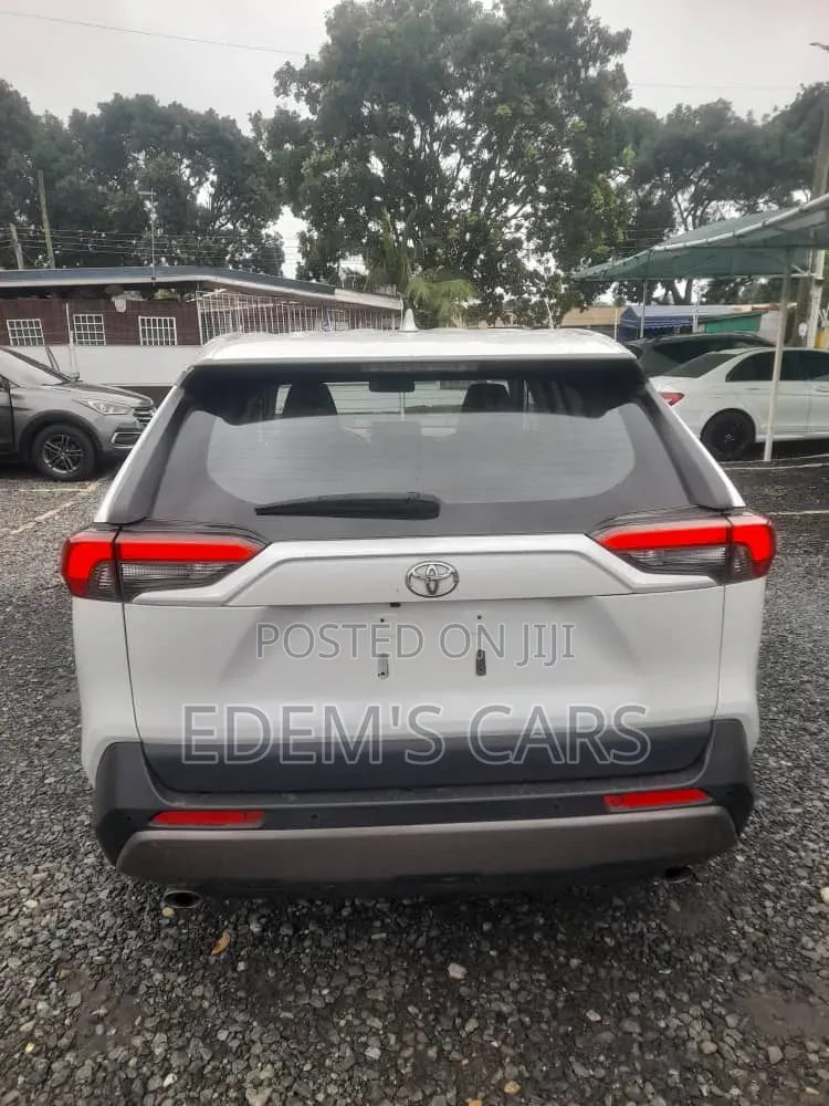 Toyota RAV4 2024 White