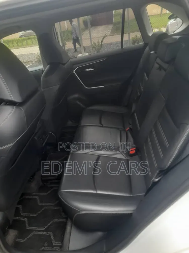 Toyota RAV4 2024 White