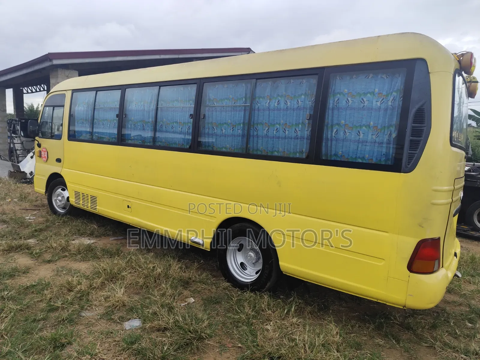 Hyundai County 2016 Yellow