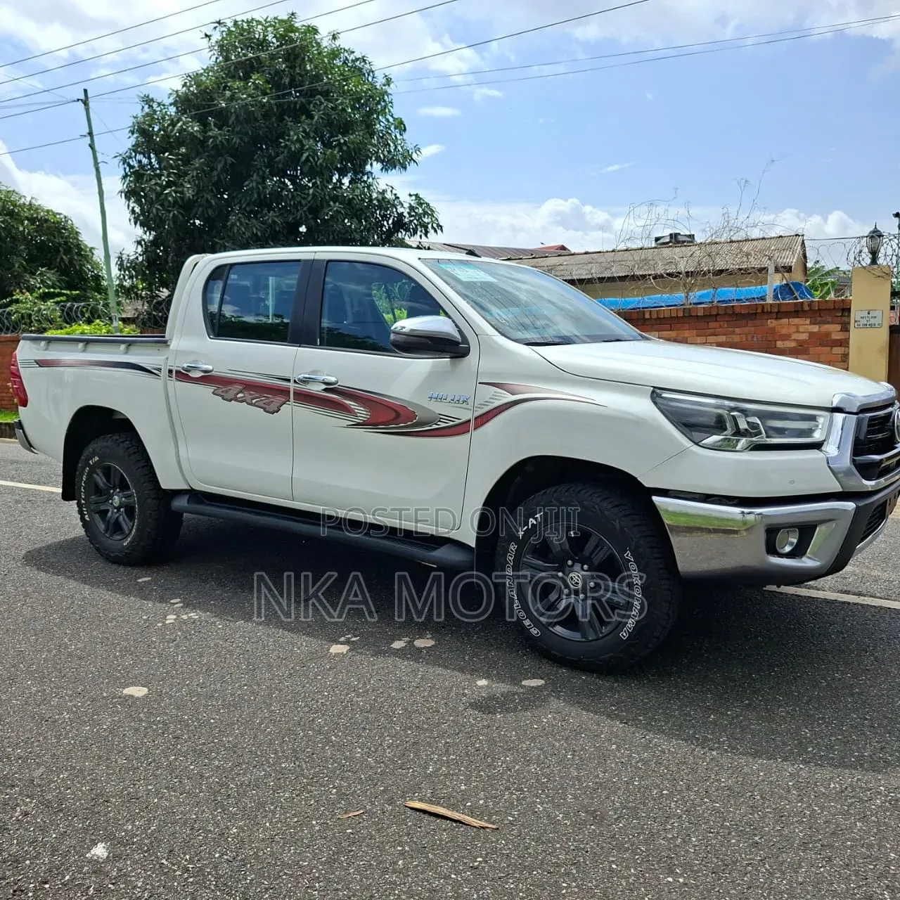 Toyota Hilux 2021 White