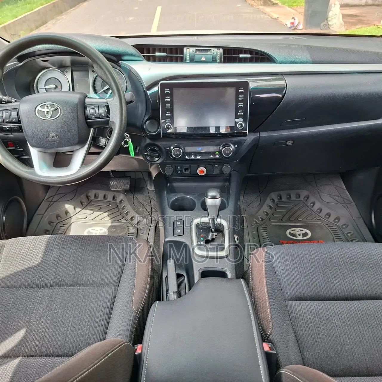 Toyota Hilux 2021 White