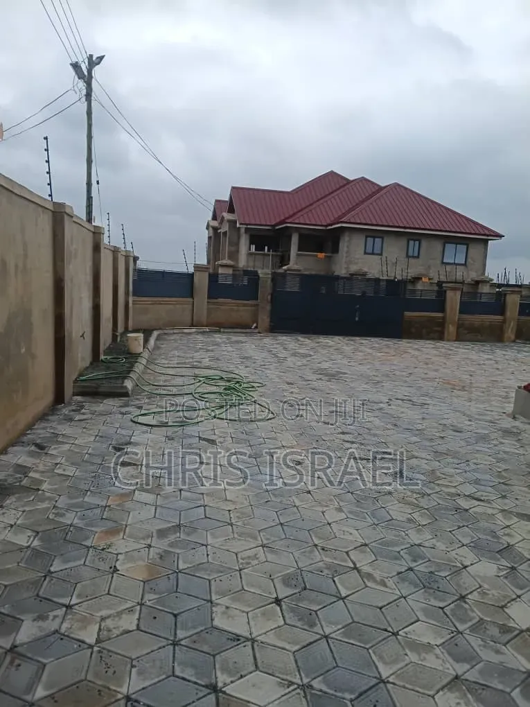 2bdrm Apartment in Oyibi Benarpat, Pentecost for rent