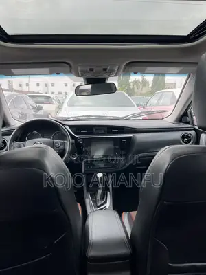Toyota Corolla SE 4dr Sedan (1.8L 4cyl CVT) 2017 White