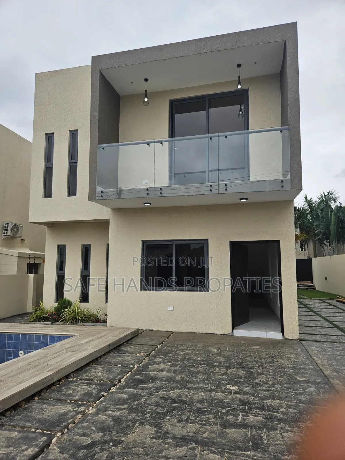4bdrm Duplex in Accra Metropolitan for sale