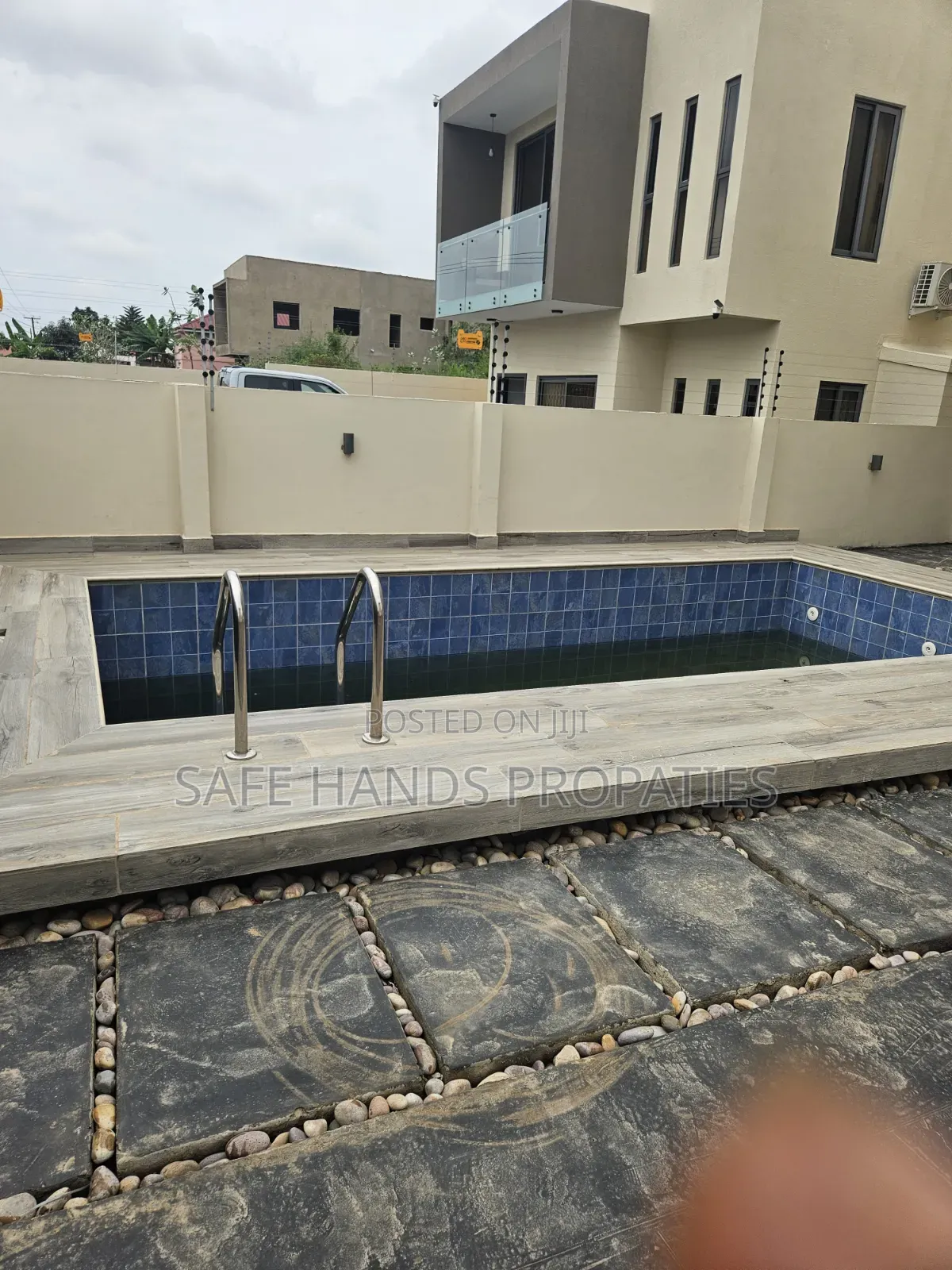 4bdrm Duplex in Accra Metropolitan for sale