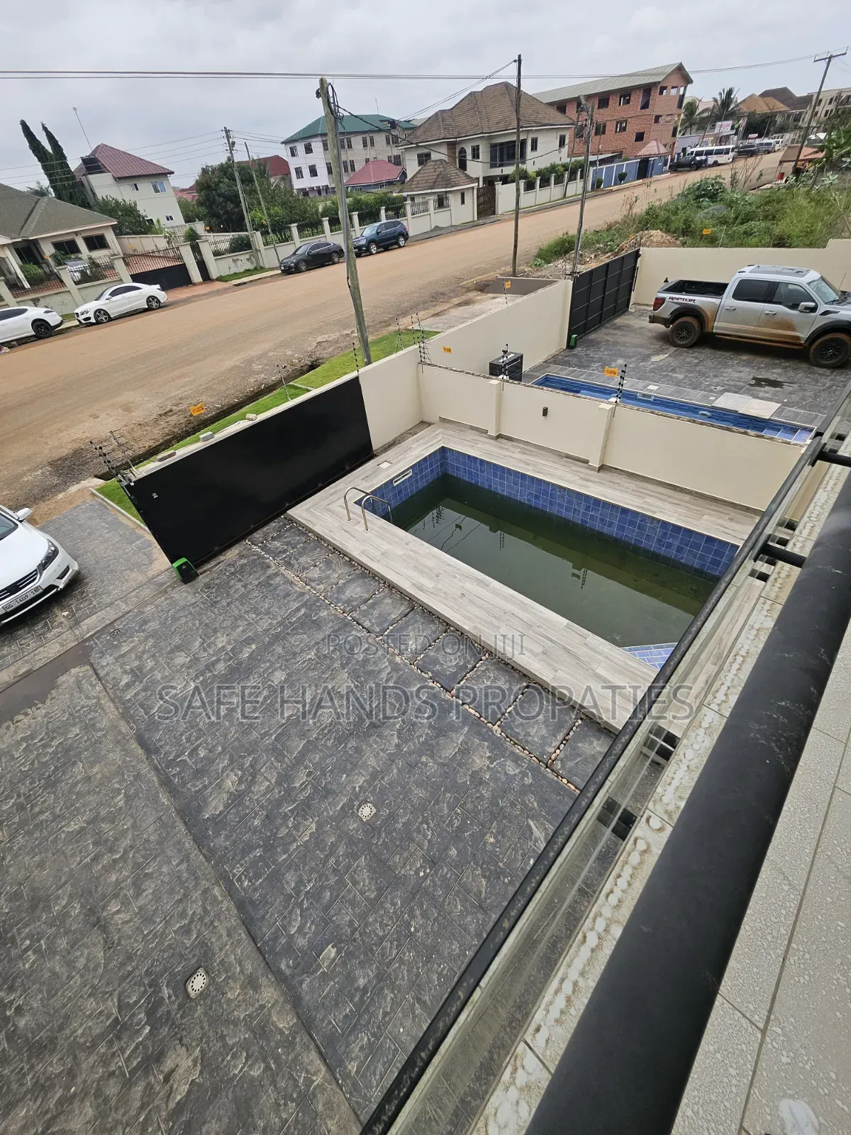 4bdrm Duplex in Accra Metropolitan for sale