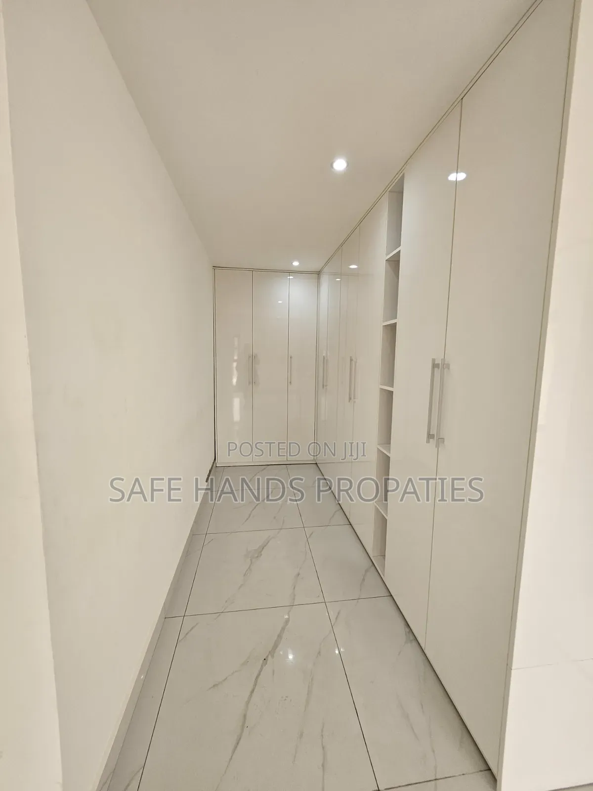 4bdrm Duplex in Accra Metropolitan for sale