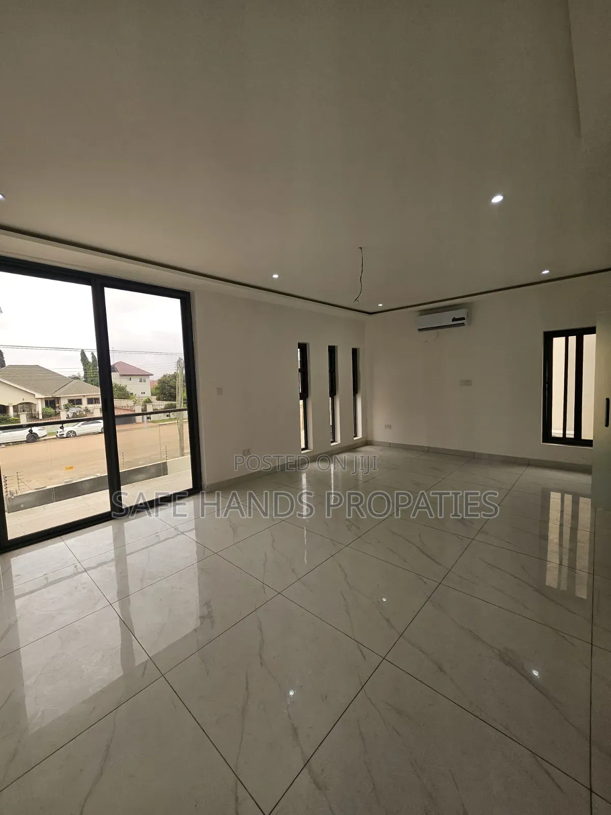 4bdrm Duplex in Accra Metropolitan for sale