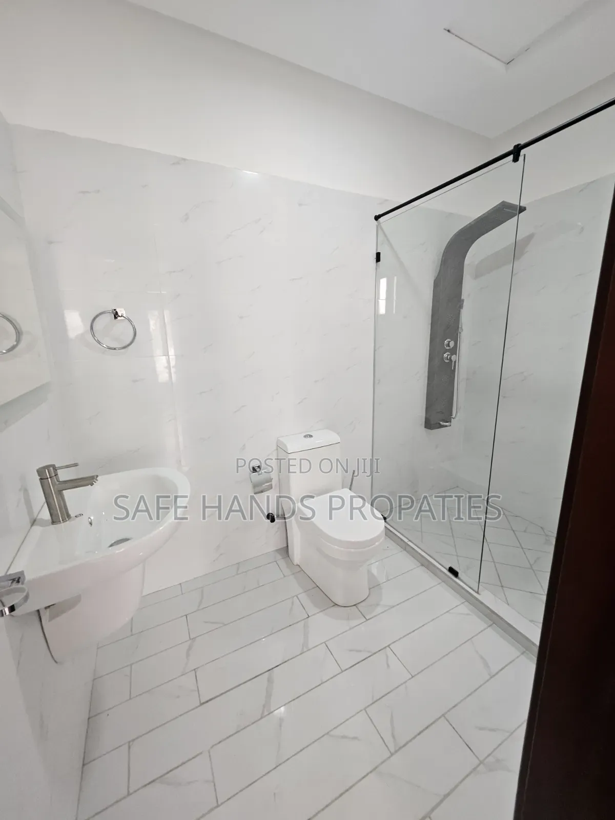 4bdrm Duplex in Accra Metropolitan for sale