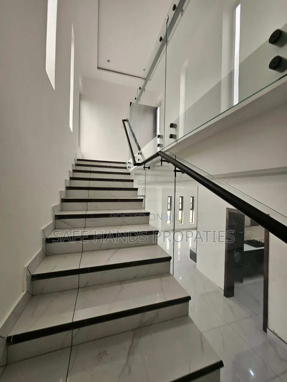4bdrm Duplex in Accra Metropolitan for sale