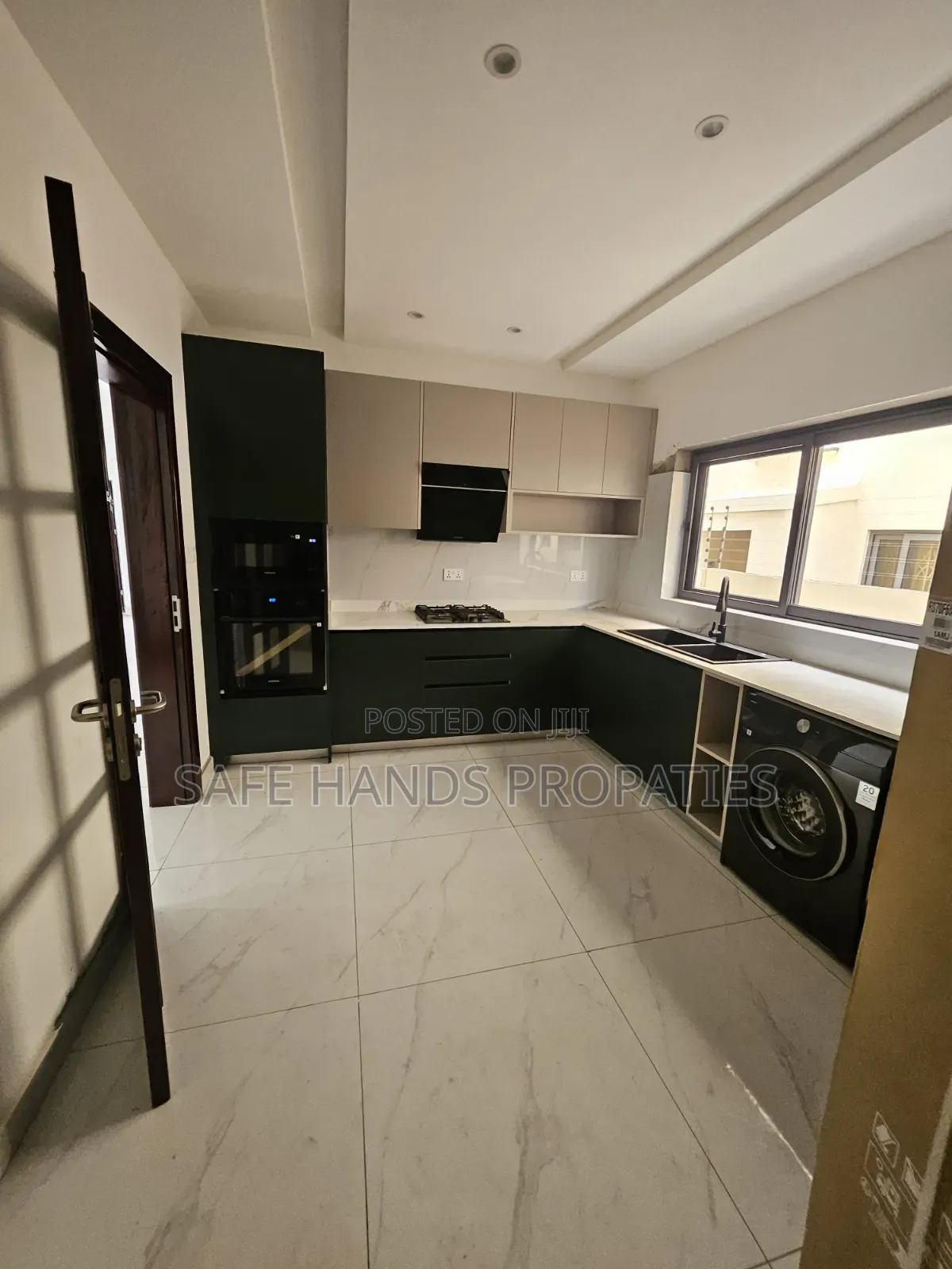 4bdrm Duplex in Accra Metropolitan for sale
