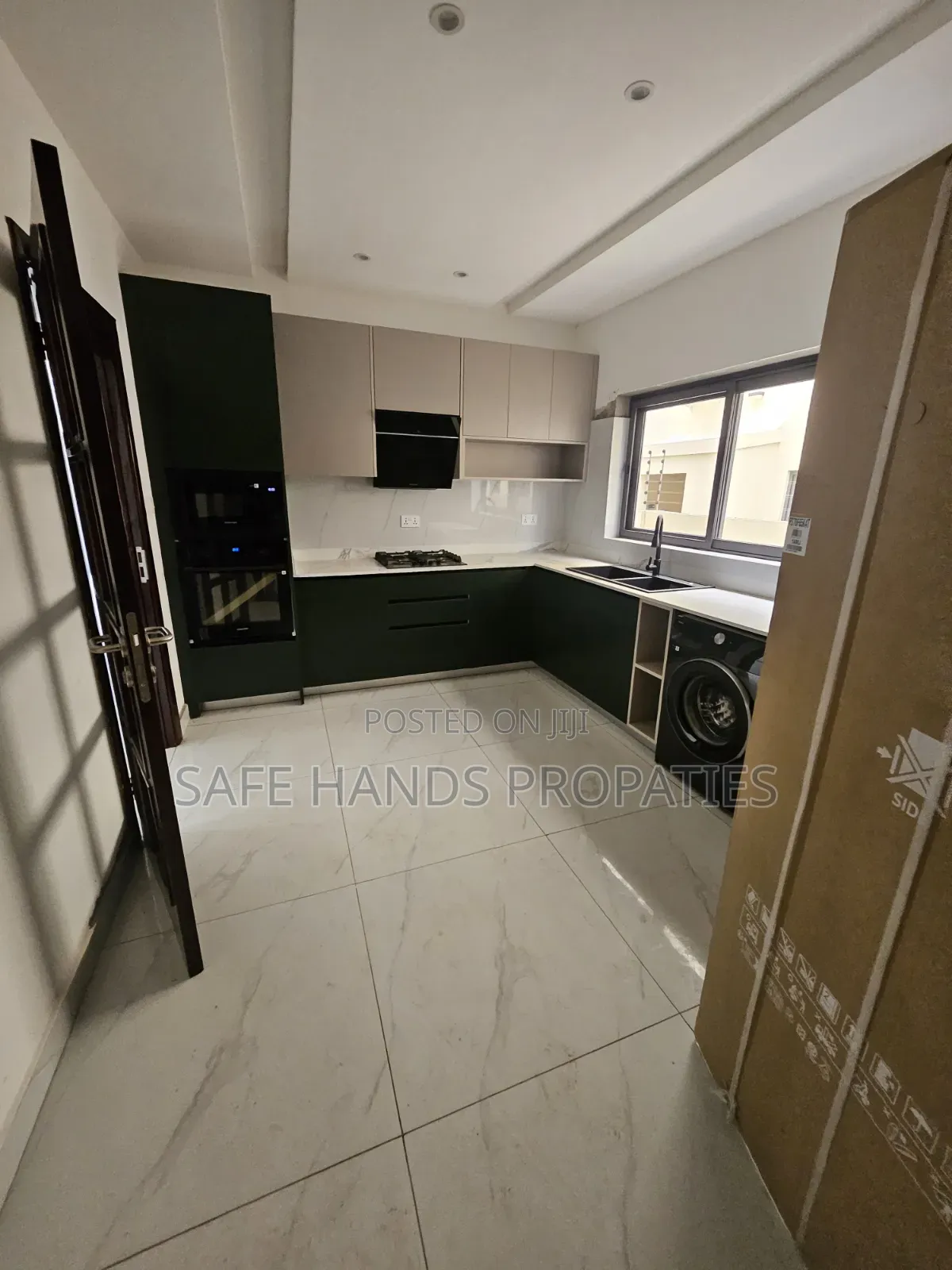 4bdrm Duplex in Accra Metropolitan for sale