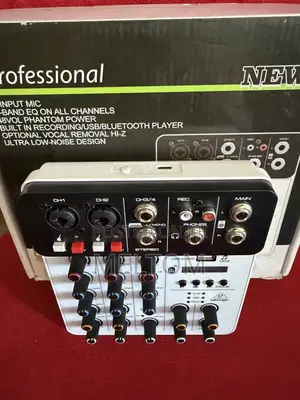 Behringer 4channels in-Built Audio Interface Mixer