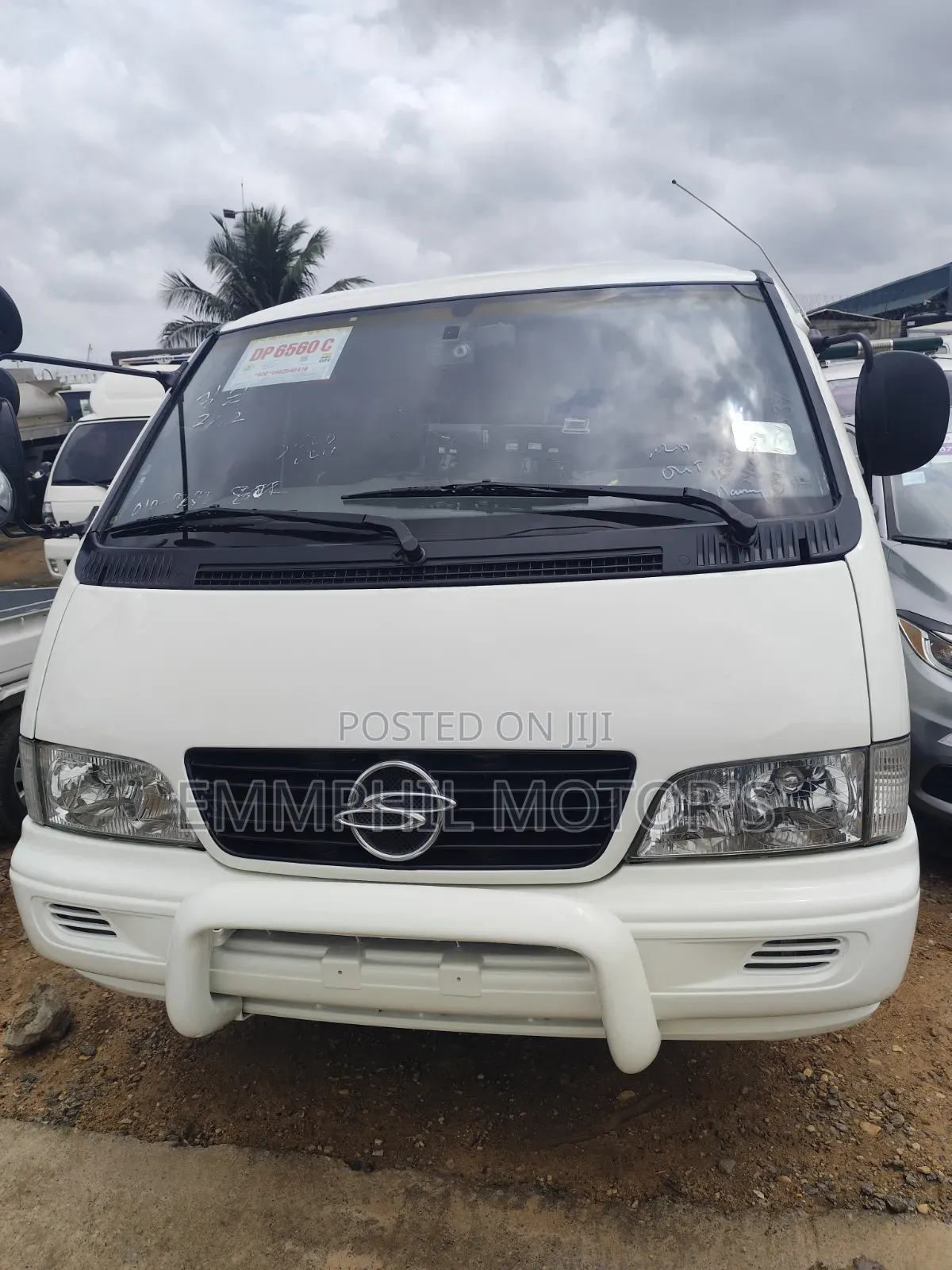 Bus 2015 White