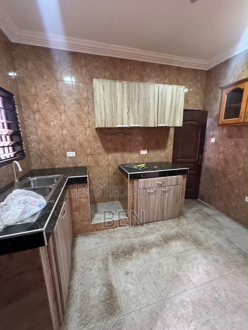 3bdrm Apartment in Kingsby Achimota, Mile 7 for rent