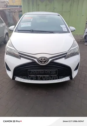 Toyota Yaris L Hatchback 5dr 2015 White