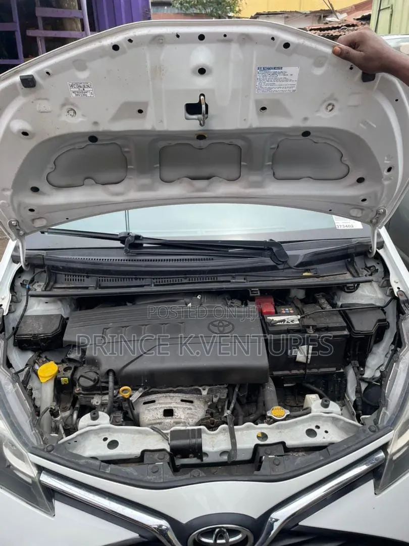 Toyota Yaris L Hatchback 5dr 2015 White