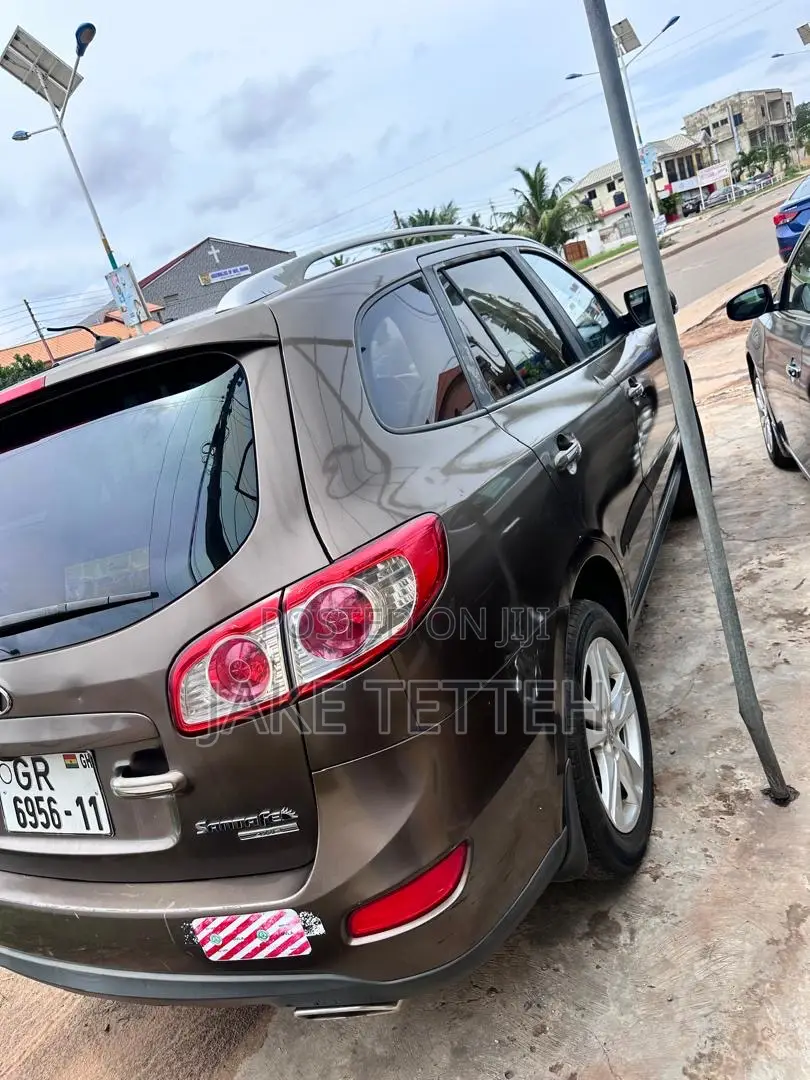 Hyundai Santa Fe 2011 Brown