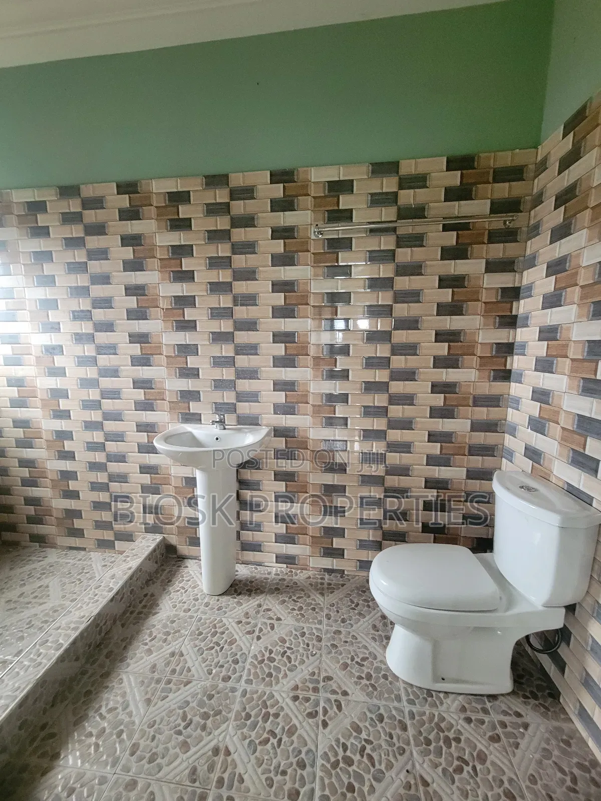 3bdrm Apartment in Biosk Properties, Malejor for rent
