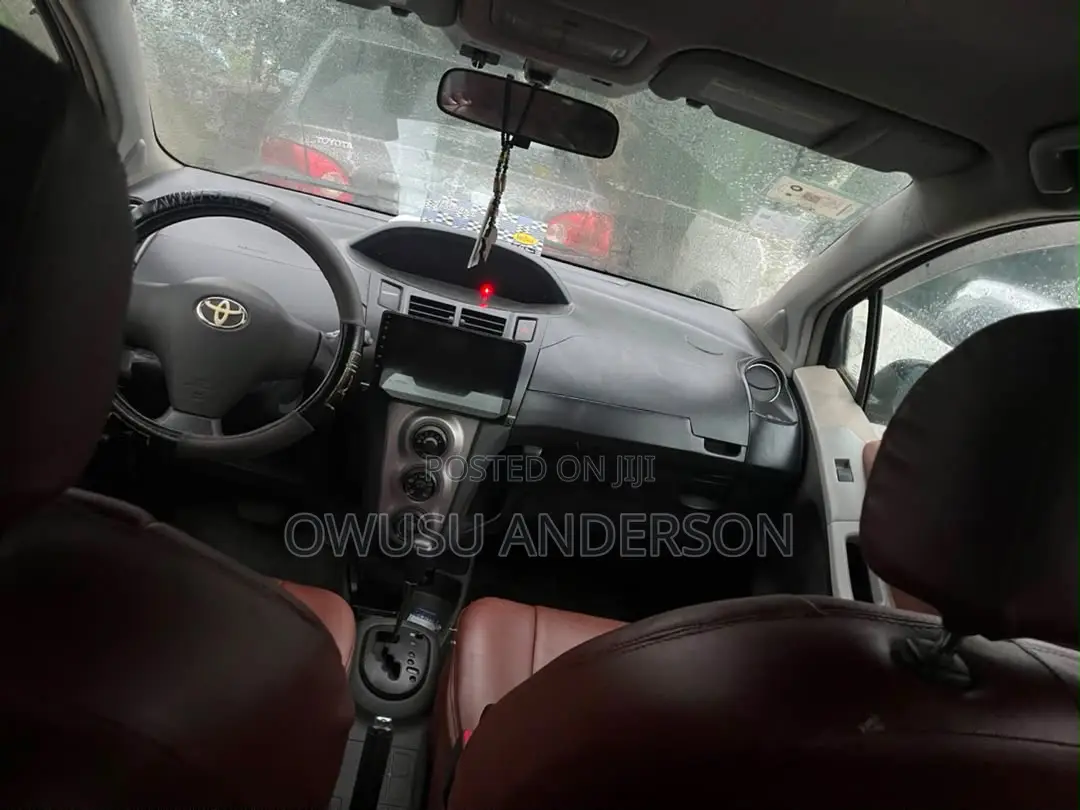Toyota Vitz 2010 Black