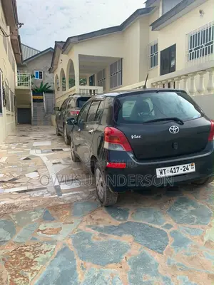 Toyota Vitz 2010 Black