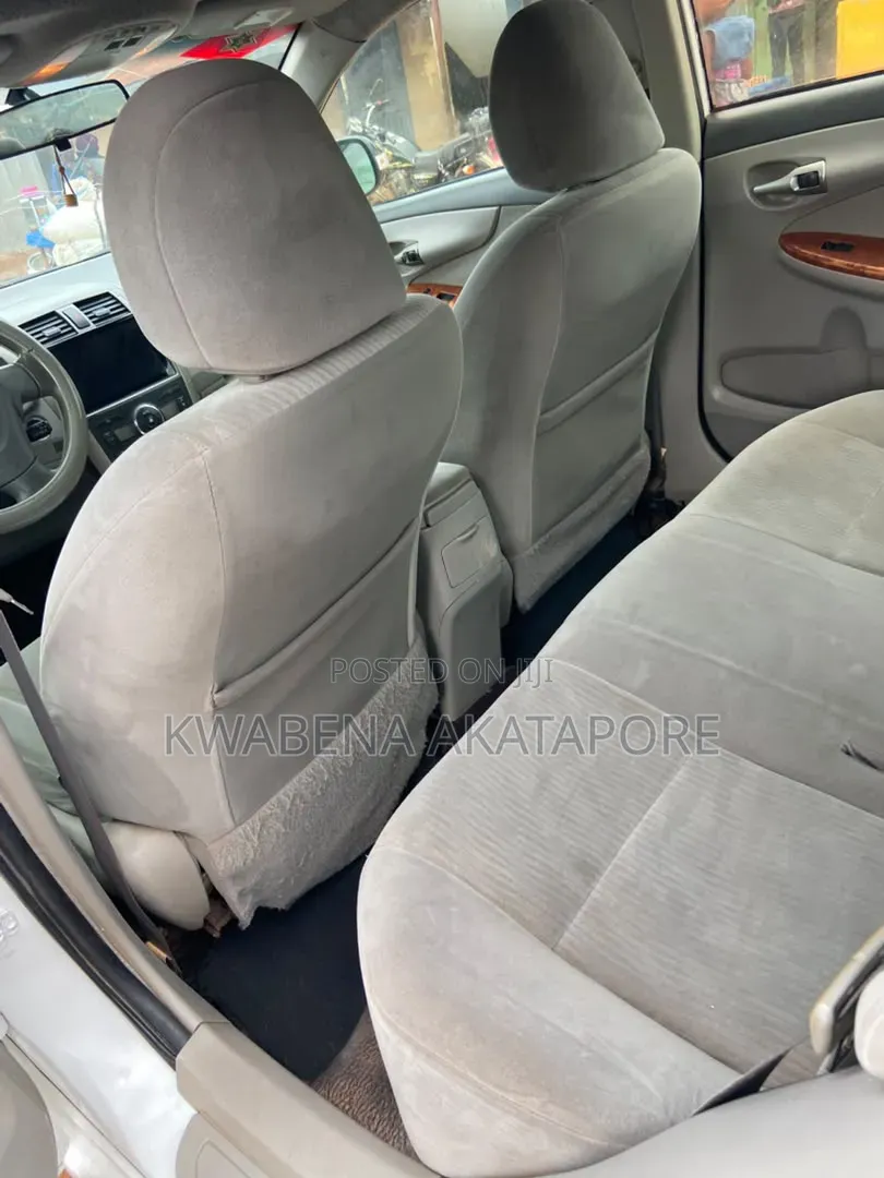 Toyota Corolla XLE 4dr Sedan (1.8L 4cyl 4A) 2010 White