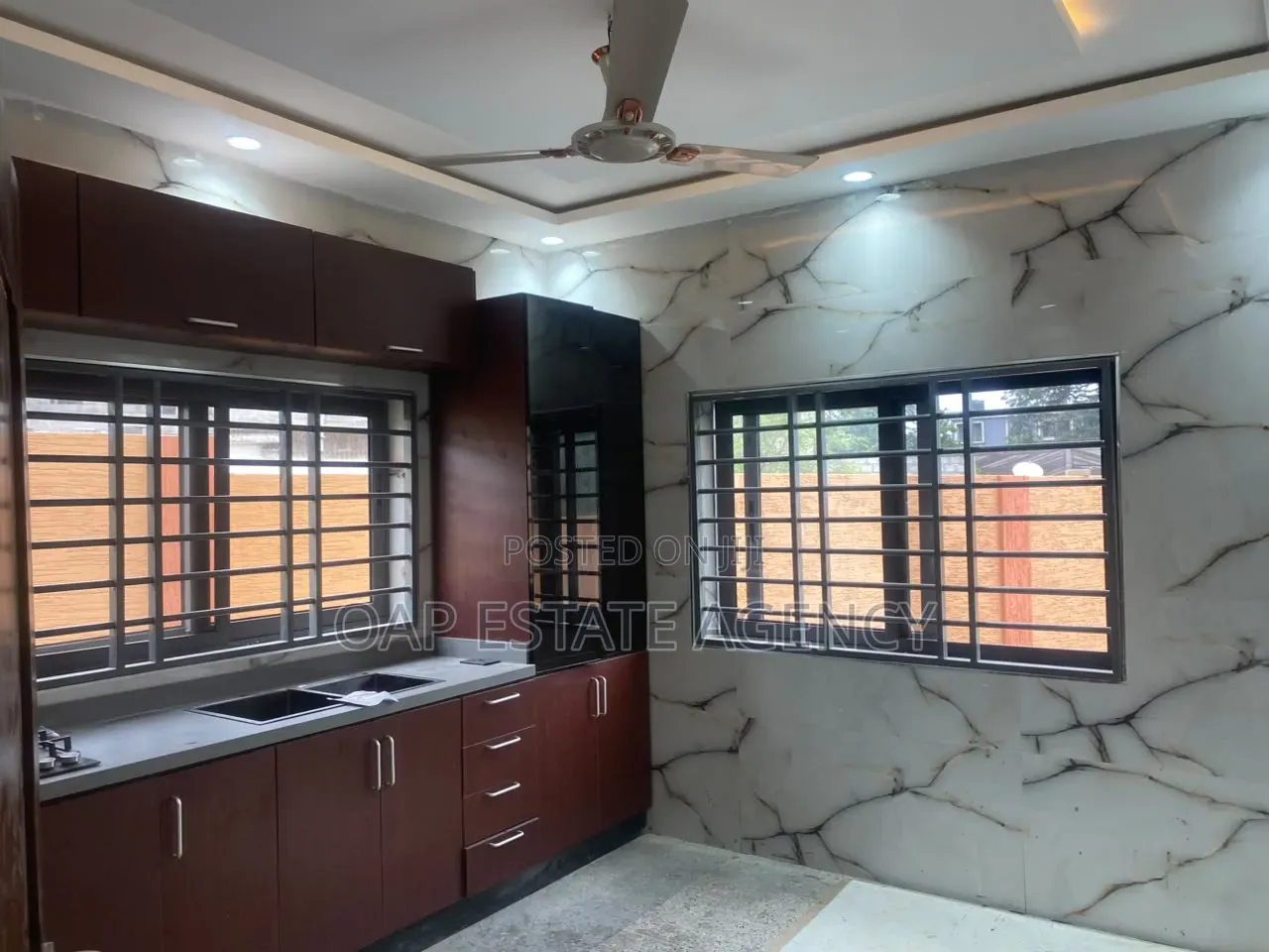 3bdrm Apartment in Asylum Down, NPP Office Area for rent