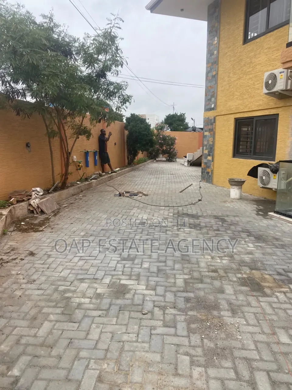 3bdrm Apartment in Asylum Down, NPP Office Area for rent