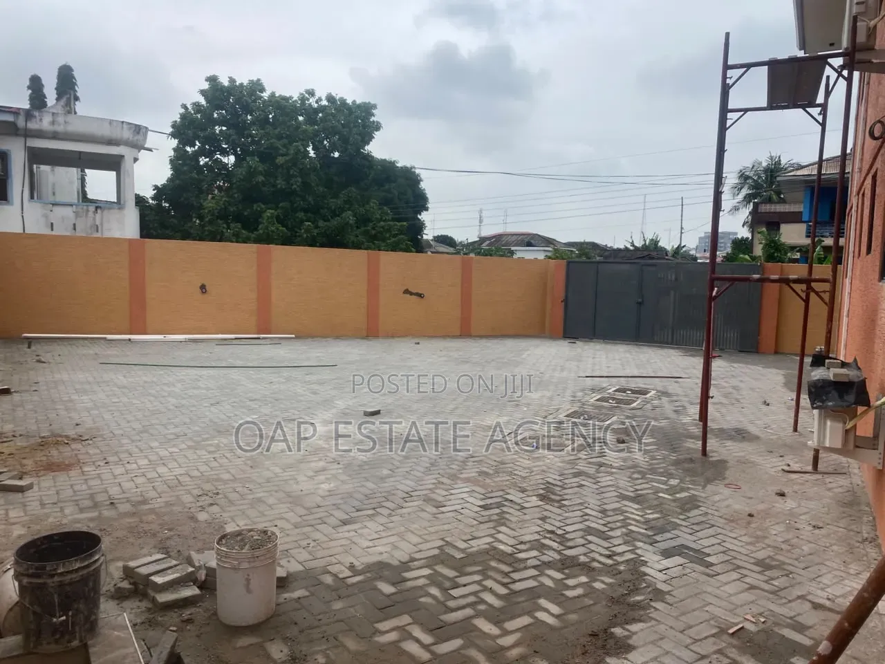 3bdrm Apartment in Asylum Down, NPP Office Area for rent